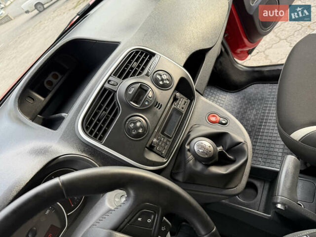 Красный Рено Кенгу, объемом двигателя 1.5 л и пробегом 172 тыс. км за 11499 $, фото 58 на Automoto.ua