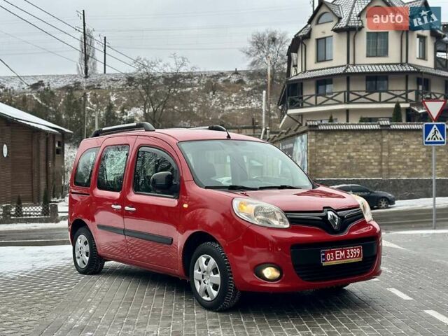 Красный Рено Кенгу, объемом двигателя 1.6 л и пробегом 165 тыс. км за 10550 $, фото 1 на Automoto.ua