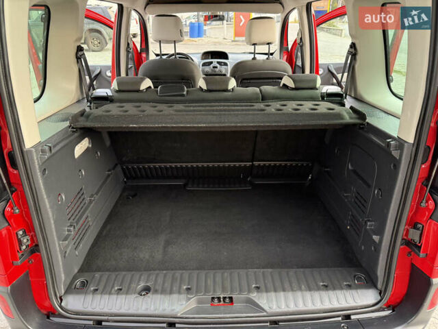 Красный Рено Кенгу, объемом двигателя 1.5 л и пробегом 172 тыс. км за 11499 $, фото 7 на Automoto.ua