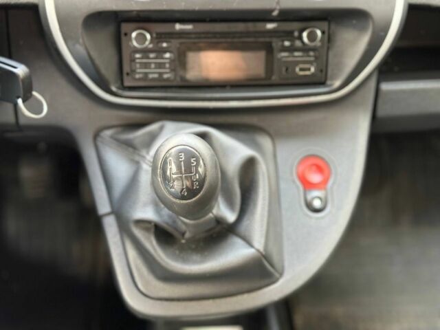 Красный Рено Кенгу, объемом двигателя 1.5 л и пробегом 262 тыс. км за 8500 $, фото 6 на Automoto.ua