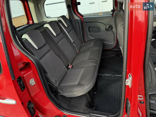 Красный Рено Кенгу, объемом двигателя 1.5 л и пробегом 172 тыс. км за 11499 $, фото 5 на Automoto.ua