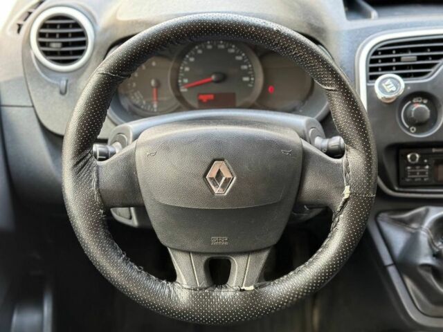 Красный Рено Кенгу, объемом двигателя 1.5 л и пробегом 262 тыс. км за 8500 $, фото 4 на Automoto.ua