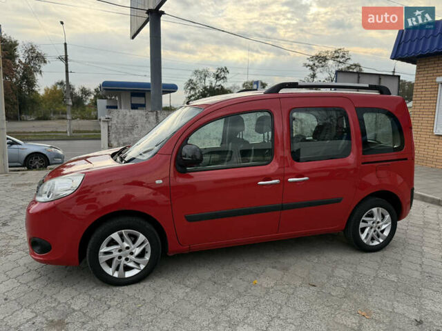 Красный Рено Кенгу, объемом двигателя 1.5 л и пробегом 172 тыс. км за 11499 $, фото 28 на Automoto.ua