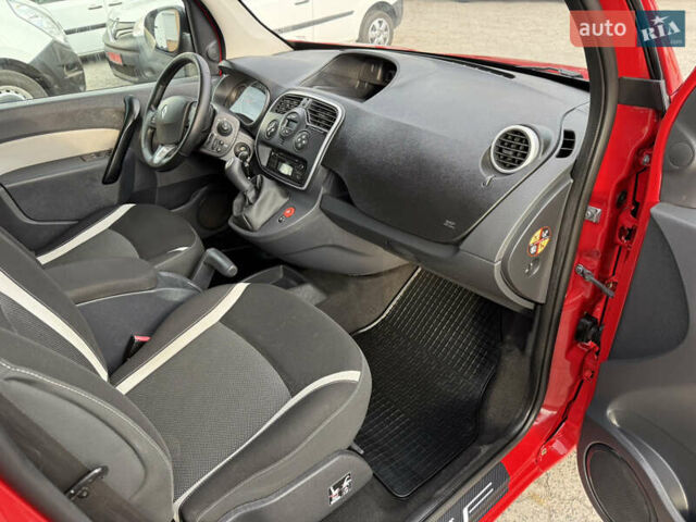 Красный Рено Кенгу, объемом двигателя 1.5 л и пробегом 172 тыс. км за 11499 $, фото 2 на Automoto.ua