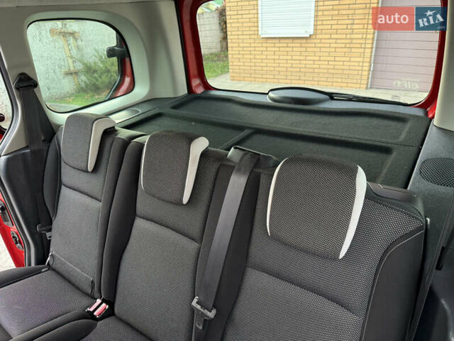 Красный Рено Кенгу, объемом двигателя 1.5 л и пробегом 172 тыс. км за 11499 $, фото 68 на Automoto.ua