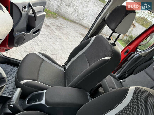 Красный Рено Кенгу, объемом двигателя 1.5 л и пробегом 172 тыс. км за 11499 $, фото 62 на Automoto.ua