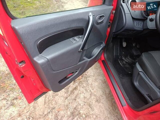 Красный Рено Кенгу, объемом двигателя 1.46 л и пробегом 263 тыс. км за 8700 $, фото 15 на Automoto.ua