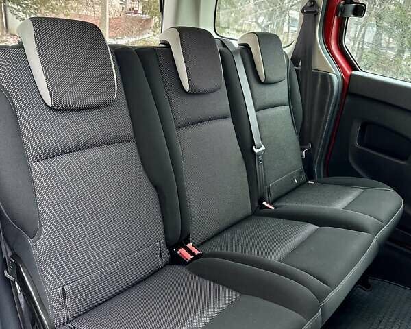 Красный Рено Кенгу, объемом двигателя 1.6 л и пробегом 165 тыс. км за 10550 $, фото 22 на Automoto.ua