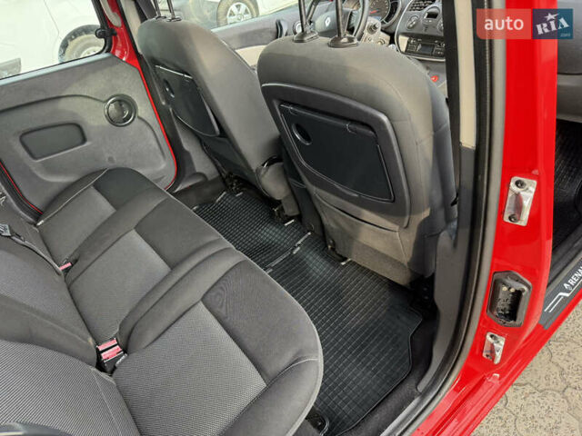 Красный Рено Кенгу, объемом двигателя 1.5 л и пробегом 172 тыс. км за 11499 $, фото 53 на Automoto.ua