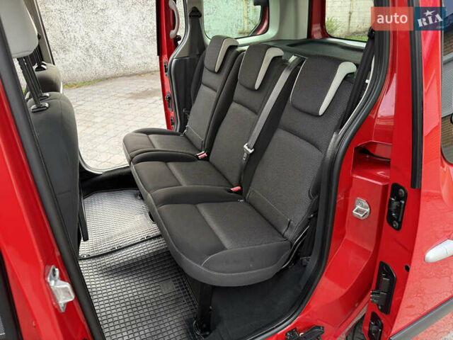 Красный Рено Кенгу, объемом двигателя 1.5 л и пробегом 172 тыс. км за 11499 $, фото 6 на Automoto.ua