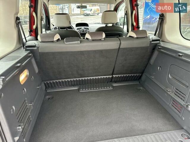 Красный Рено Кенгу, объемом двигателя 1.6 л и пробегом 165 тыс. км за 10550 $, фото 21 на Automoto.ua