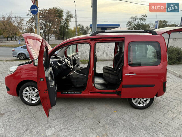 Красный Рено Кенгу, объемом двигателя 1.5 л и пробегом 172 тыс. км за 11499 $, фото 108 на Automoto.ua