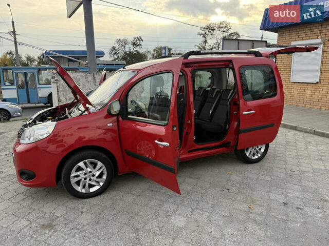 Красный Рено Кенгу, объемом двигателя 1.5 л и пробегом 172 тыс. км за 11499 $, фото 109 на Automoto.ua