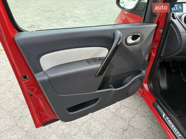 Красный Рено Кенгу, объемом двигателя 1.5 л и пробегом 172 тыс. км за 11499 $, фото 54 на Automoto.ua