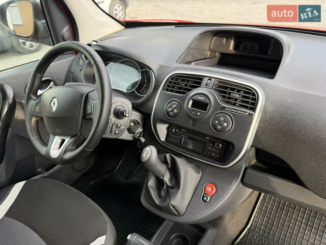 Красный Рено Кенгу, объемом двигателя 1.5 л и пробегом 172 тыс. км за 11499 $, фото 3 на Automoto.ua