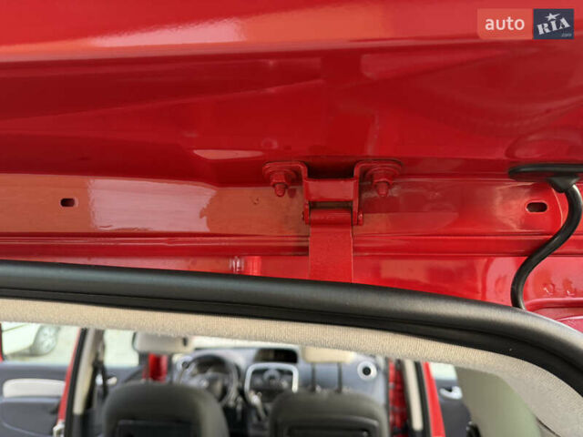 Красный Рено Кенгу, объемом двигателя 1.5 л и пробегом 172 тыс. км за 11499 $, фото 114 на Automoto.ua