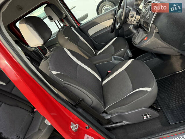 Красный Рено Кенгу, объемом двигателя 1.5 л и пробегом 172 тыс. км за 11499 $, фото 45 на Automoto.ua