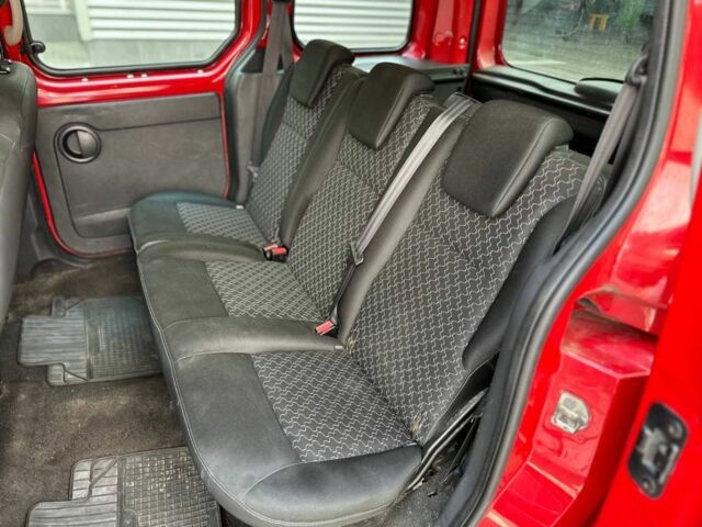 Красный Рено Кенгу, объемом двигателя 1.5 л и пробегом 262 тыс. км за 8500 $, фото 3 на Automoto.ua