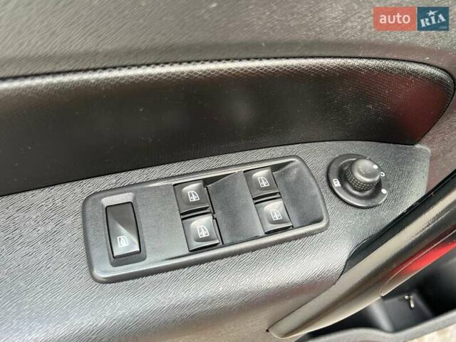 Красный Рено Кенгу, объемом двигателя 1.5 л и пробегом 205 тыс. км за 12250 $, фото 70 на Automoto.ua