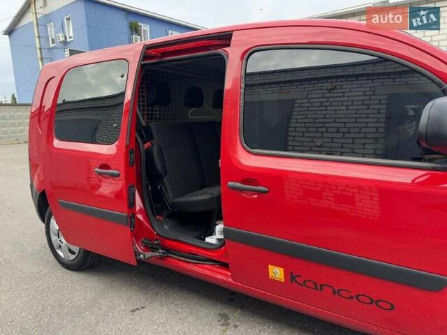 Красный Рено Кенгу, объемом двигателя 1.5 л и пробегом 257 тыс. км за 11700 $, фото 4 на Automoto.ua