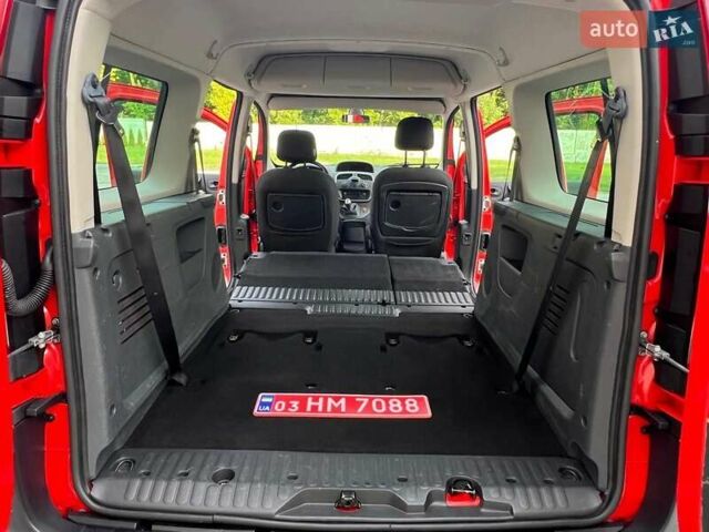 Красный Рено Кенгу, объемом двигателя 1.5 л и пробегом 205 тыс. км за 12250 $, фото 52 на Automoto.ua
