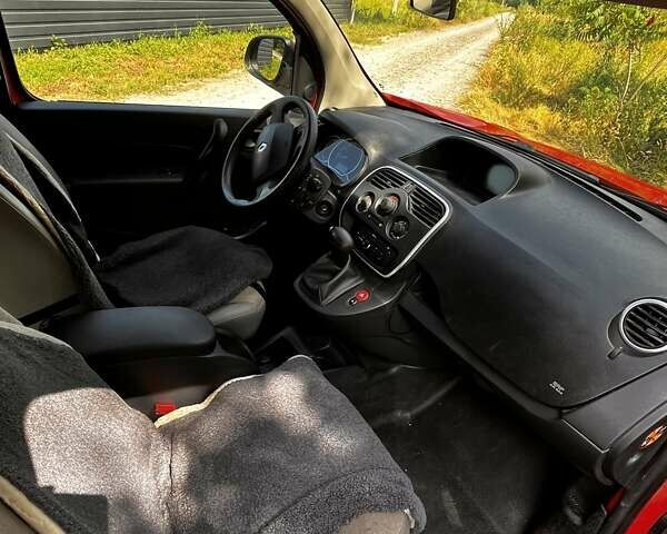 Красный Рено Кенгу, объемом двигателя 0 л и пробегом 180 тыс. км за 7100 $, фото 18 на Automoto.ua