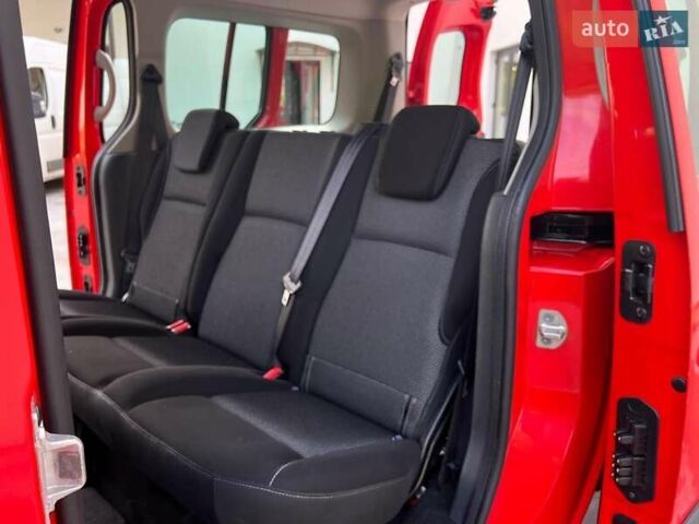 Красный Рено Кенгу, объемом двигателя 1.5 л и пробегом 205 тыс. км за 12250 $, фото 60 на Automoto.ua