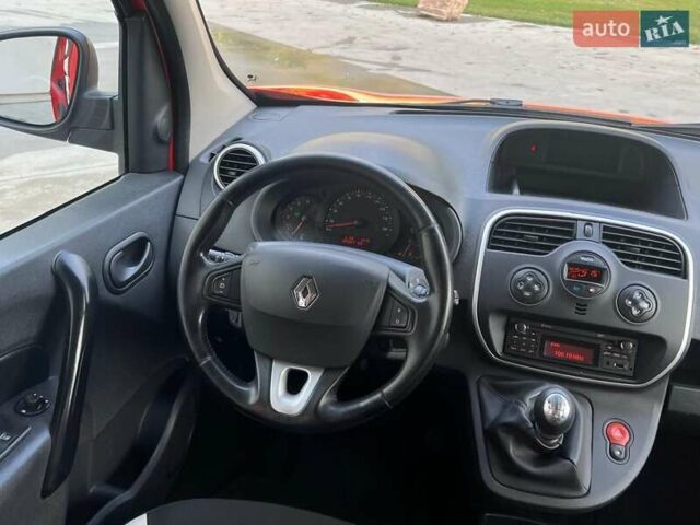 Красный Рено Кенгу, объемом двигателя 1.5 л и пробегом 205 тыс. км за 12250 $, фото 8 на Automoto.ua