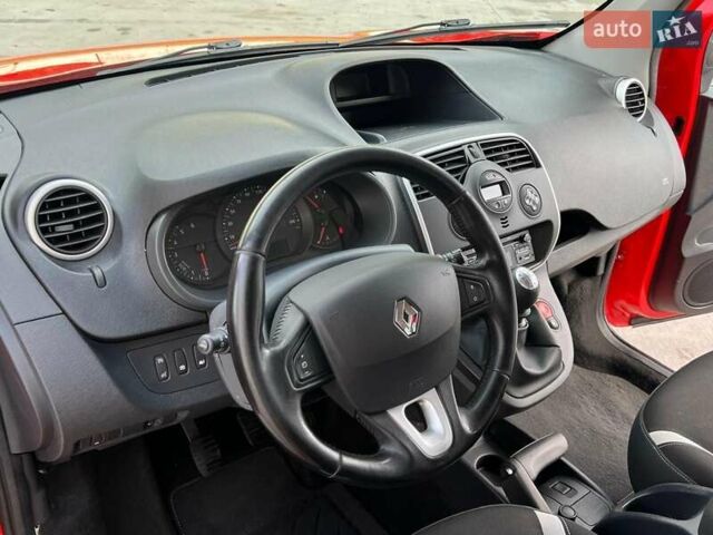 Красный Рено Кенгу, объемом двигателя 1.5 л и пробегом 205 тыс. км за 12250 $, фото 88 на Automoto.ua