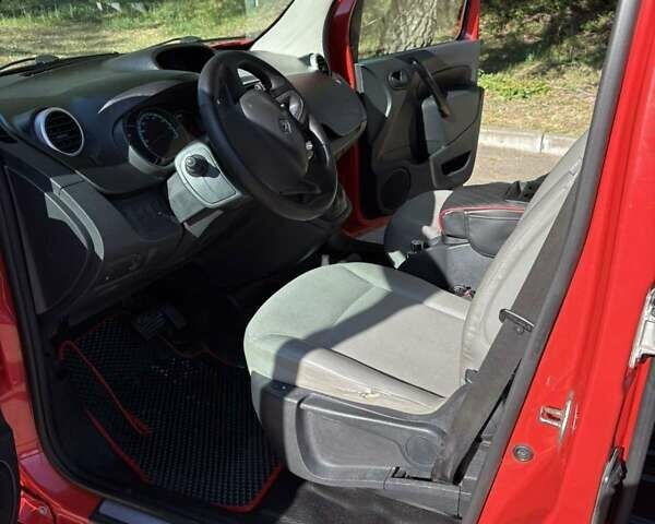 Красный Рено Кенгу, объемом двигателя 0 л и пробегом 114 тыс. км за 9300 $, фото 16 на Automoto.ua