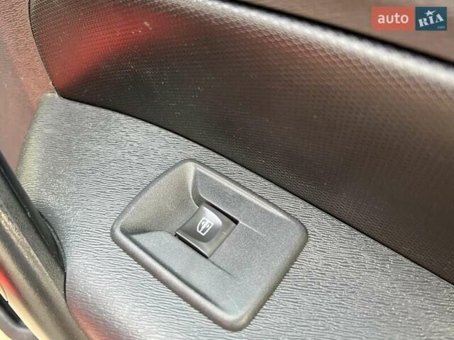 Красный Рено Кенгу, объемом двигателя 1.5 л и пробегом 205 тыс. км за 12250 $, фото 54 на Automoto.ua