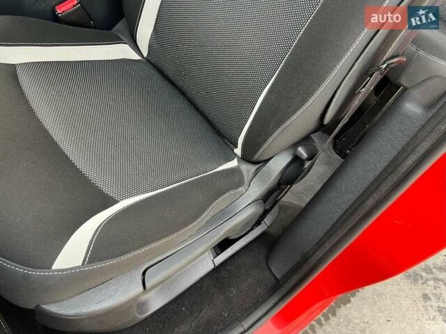 Красный Рено Кенгу, объемом двигателя 1.5 л и пробегом 205 тыс. км за 12250 $, фото 87 на Automoto.ua