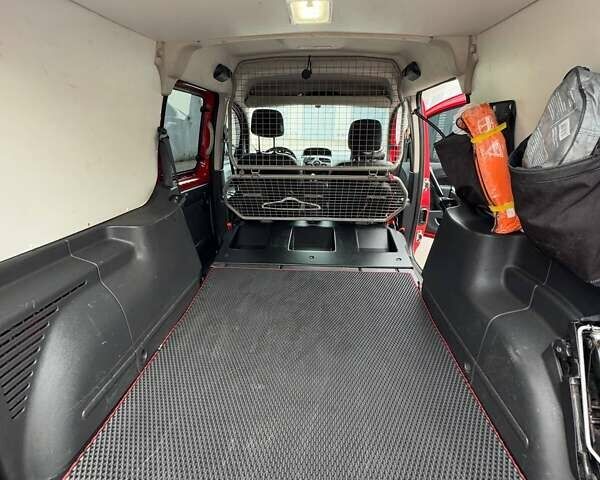 Красный Рено Кенгу, объемом двигателя 1.5 л и пробегом 257 тыс. км за 11700 $, фото 26 на Automoto.ua