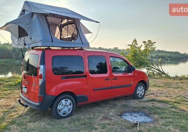 Красный Рено Кенгу, объемом двигателя 0 л и пробегом 201 тыс. км за 17500 $, фото 1 на Automoto.ua