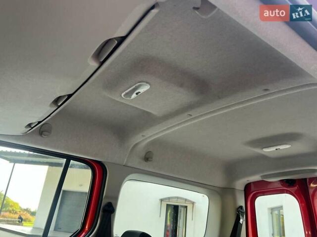 Красный Рено Кенгу, объемом двигателя 1.5 л и пробегом 205 тыс. км за 12250 $, фото 11 на Automoto.ua