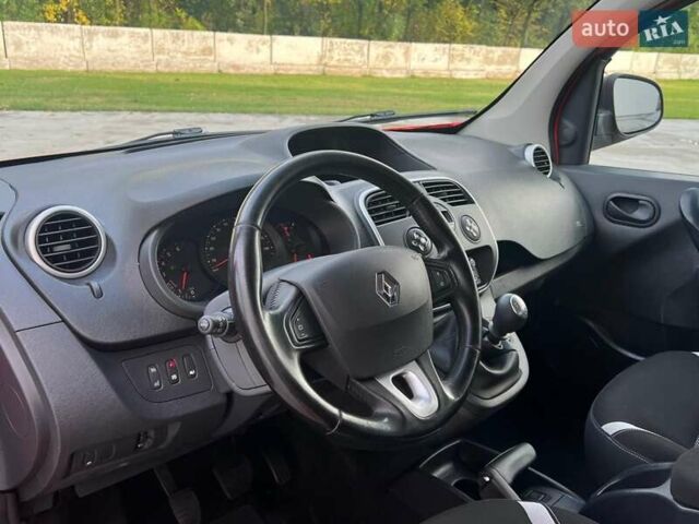 Красный Рено Кенгу, объемом двигателя 1.5 л и пробегом 205 тыс. км за 12250 $, фото 10 на Automoto.ua