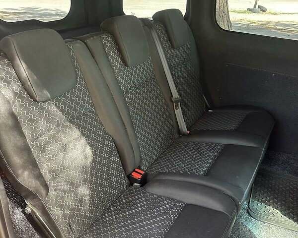 Красный Рено Кенгу, объемом двигателя 1.5 л и пробегом 162 тыс. км за 8600 $, фото 11 на Automoto.ua