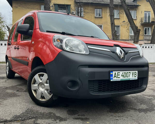 Красный Рено Кенгу, объемом двигателя 0 л и пробегом 56 тыс. км за 6700 $, фото 3 на Automoto.ua