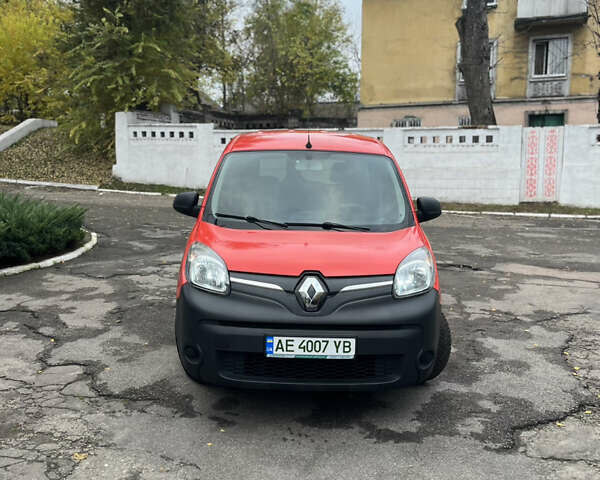 Красный Рено Кенгу, объемом двигателя 0 л и пробегом 56 тыс. км за 6700 $, фото 6 на Automoto.ua