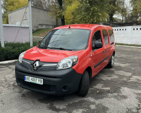 Красный Рено Кенгу, объемом двигателя 0 л и пробегом 56 тыс. км за 6700 $, фото 7 на Automoto.ua