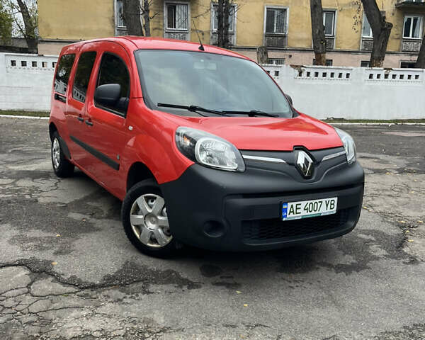 Красный Рено Кенгу, объемом двигателя 0 л и пробегом 56 тыс. км за 6700 $, фото 1 на Automoto.ua
