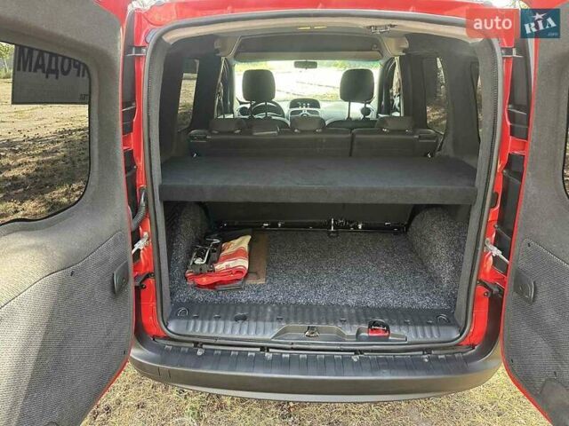 Красный Рено Кенгу, объемом двигателя 1.5 л и пробегом 162 тыс. км за 8600 $, фото 6 на Automoto.ua
