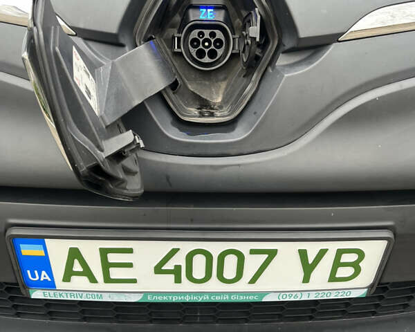 Красный Рено Кенгу, объемом двигателя 0 л и пробегом 56 тыс. км за 6700 $, фото 45 на Automoto.ua