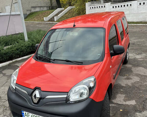 Красный Рено Кенгу, объемом двигателя 0 л и пробегом 56 тыс. км за 6700 $, фото 23 на Automoto.ua