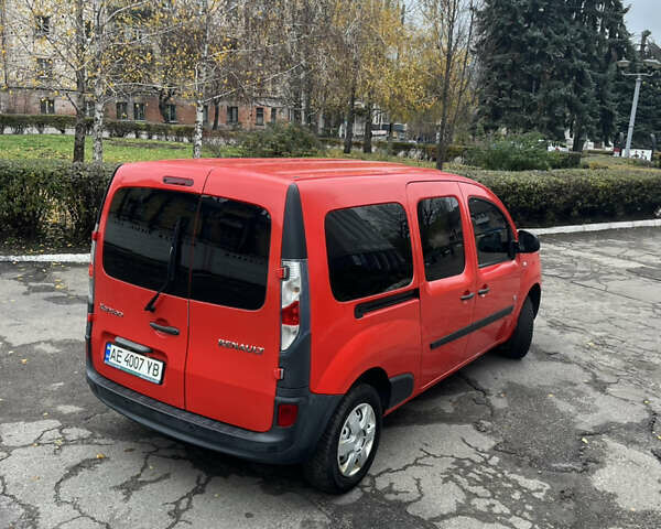 Красный Рено Кенгу, объемом двигателя 0 л и пробегом 56 тыс. км за 6700 $, фото 14 на Automoto.ua