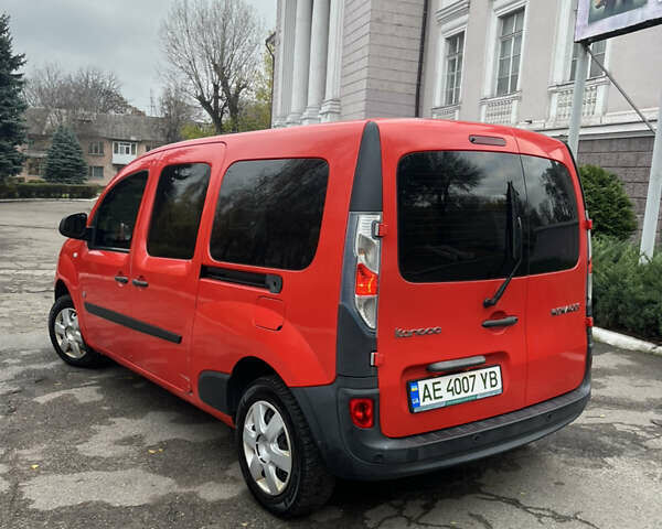 Красный Рено Кенгу, объемом двигателя 0 л и пробегом 56 тыс. км за 6700 $, фото 27 на Automoto.ua