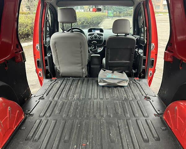 Красный Рено Кенгу, объемом двигателя 0 л и пробегом 56 тыс. км за 6700 $, фото 31 на Automoto.ua