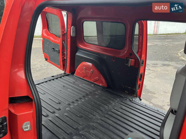 Красный Рено Кенгу, объемом двигателя 0 л и пробегом 56 тыс. км за 6700 $, фото 40 на Automoto.ua