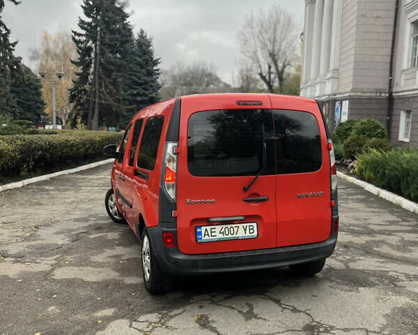 Красный Рено Кенгу, объемом двигателя 0 л и пробегом 56 тыс. км за 6700 $, фото 12 на Automoto.ua