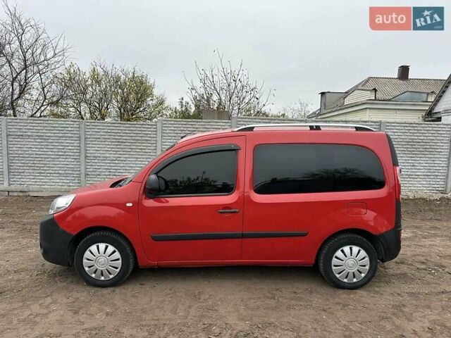 Красный Рено Кенгу, объемом двигателя 1.5 л и пробегом 162 тыс. км за 8600 $, фото 4 на Automoto.ua